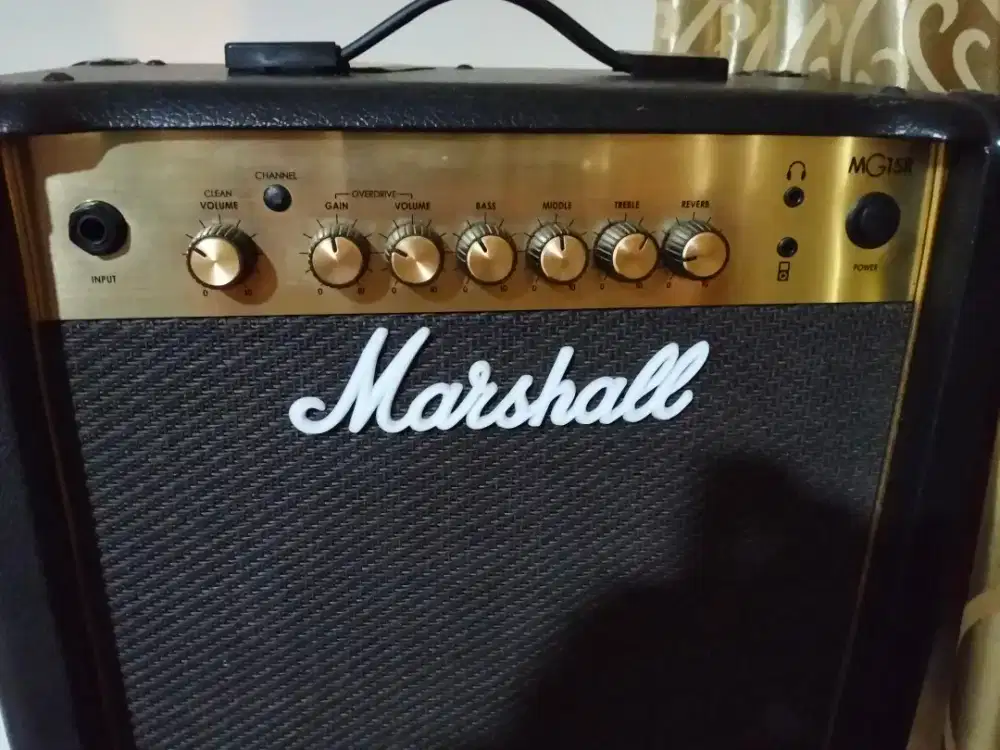 Ampli Marshall MG15R (reverb) atau Orange Crush 20