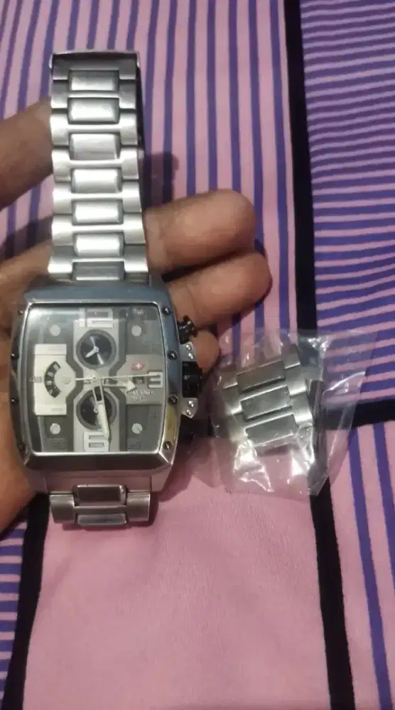 Jam tangan Swiss army YM92