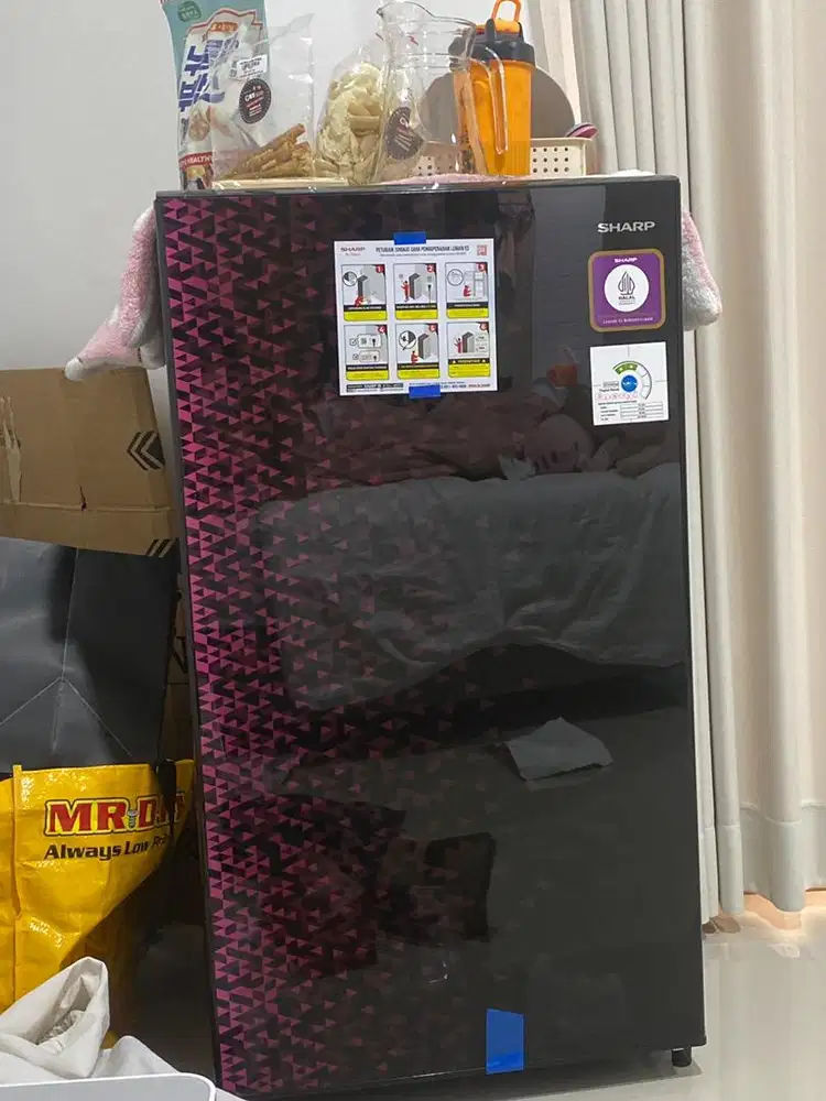 Kulkas sharp 1 pintu 133L shine magneglas series red