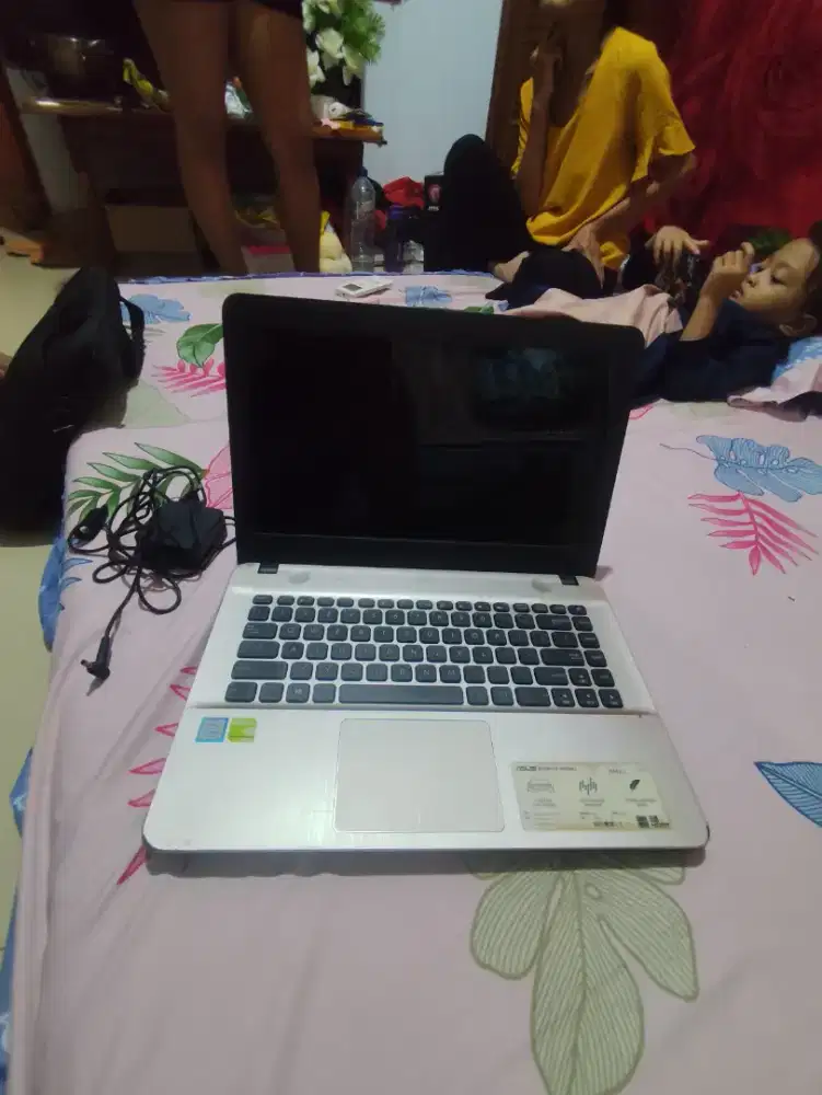 Laptop X441U Ram 4GB HDD 500GB