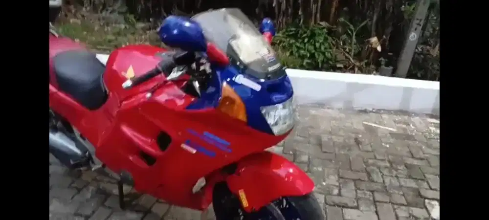 HONDA CBR 1000 / Honda CBR 1000 f Huricane  CBR250/CBR150