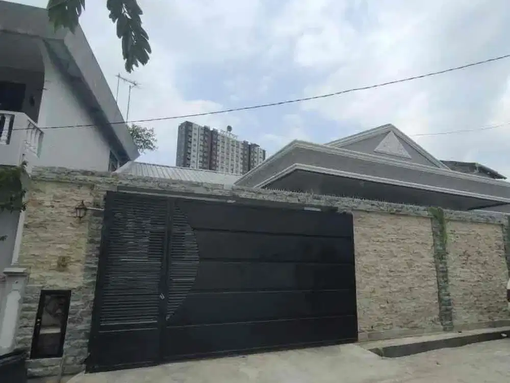 DISEWAKAN RUMAH KAMPUNG UTAMA FULL FURNISH MEWAH BARU RENOVASI