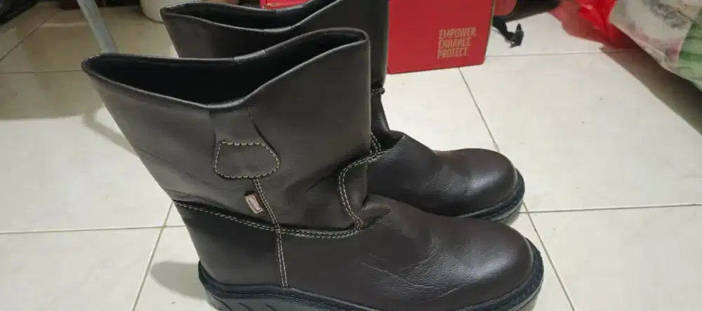Sepatu safety grfgor