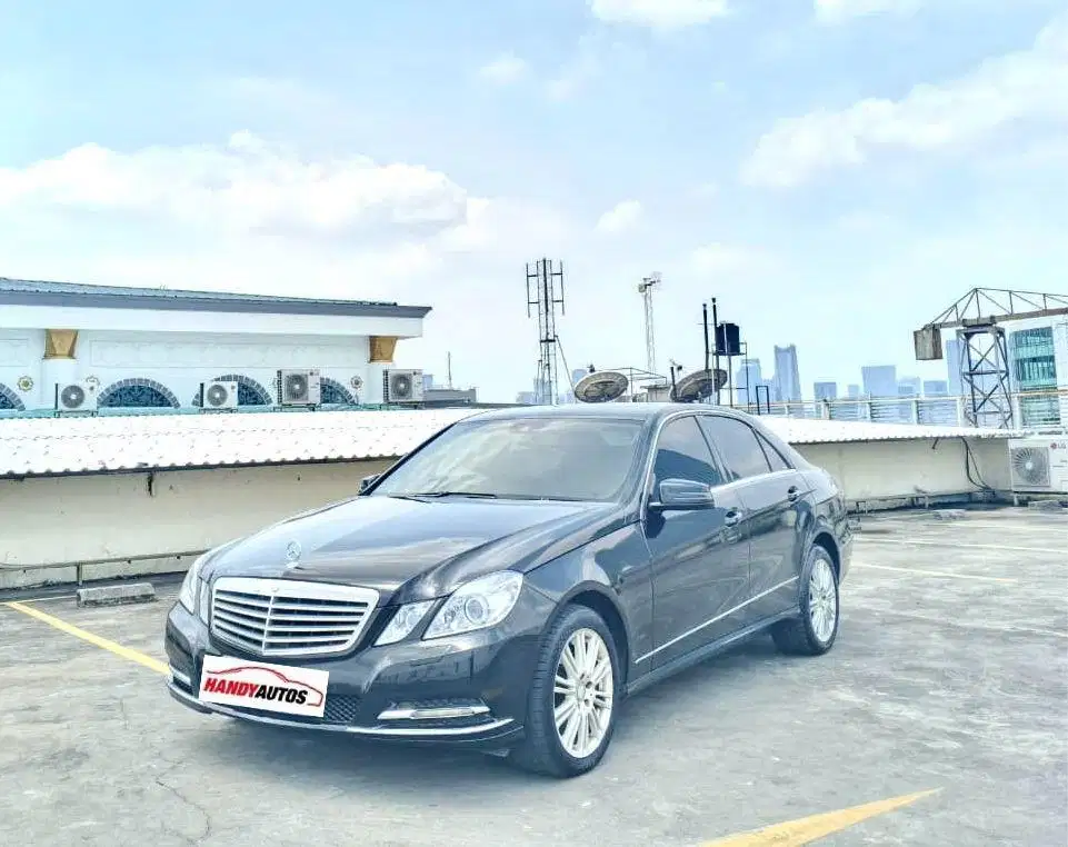 Mercedes Benz E300 Tahun 2011 Automatic Hitam Metalik