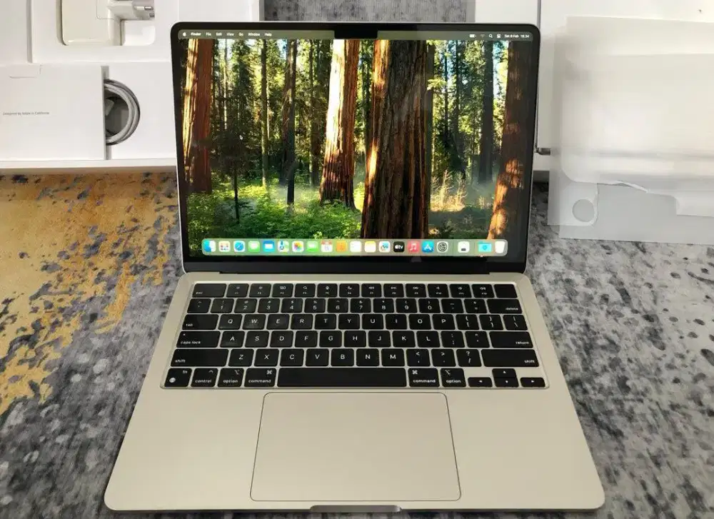 MacBook Air M3 2024 16GB 512GB StarLight Fulset iBox Garansi 3 Bulan