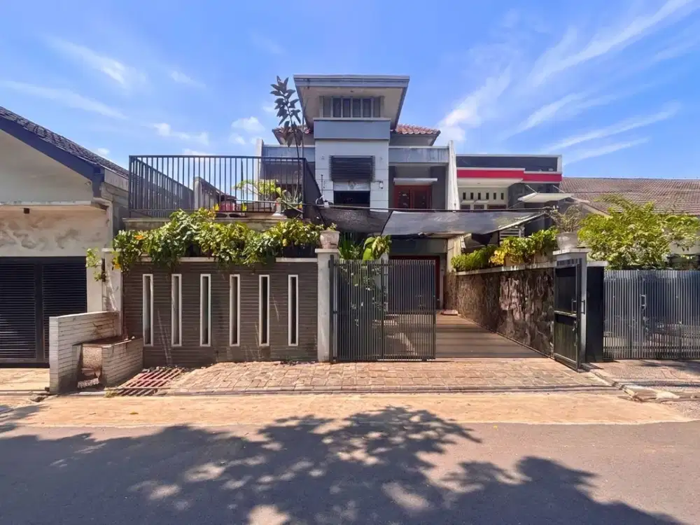 RUMAH MEWAH DI CAWANG, SELANGKAH KE TAMAN !!!