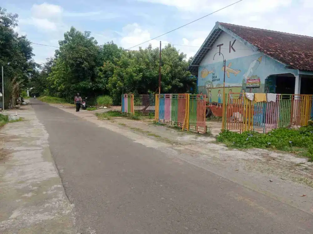 Dijual tanah dan bangunan gedung TK masih bagus Tipe 126/300 akses jalan DPU 8m, bendosari sukoharjo :
