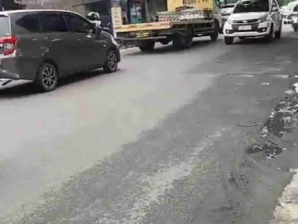 jual tanah plus bangunan eks.futsal di Tangerang selatan