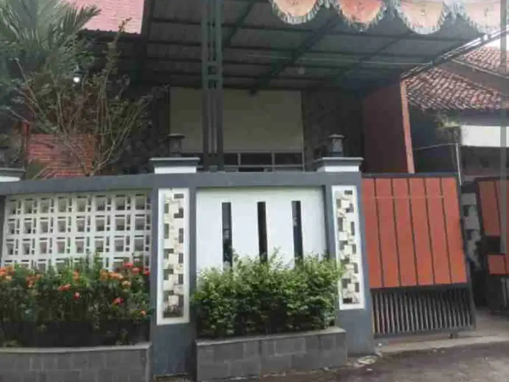 rumah dua lantai kuat kokoh siap huni