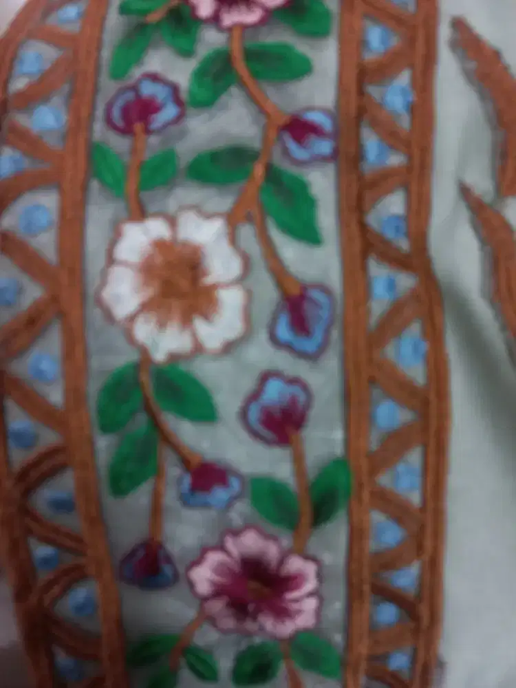 Karyawati Toko Gaun dan Marketing