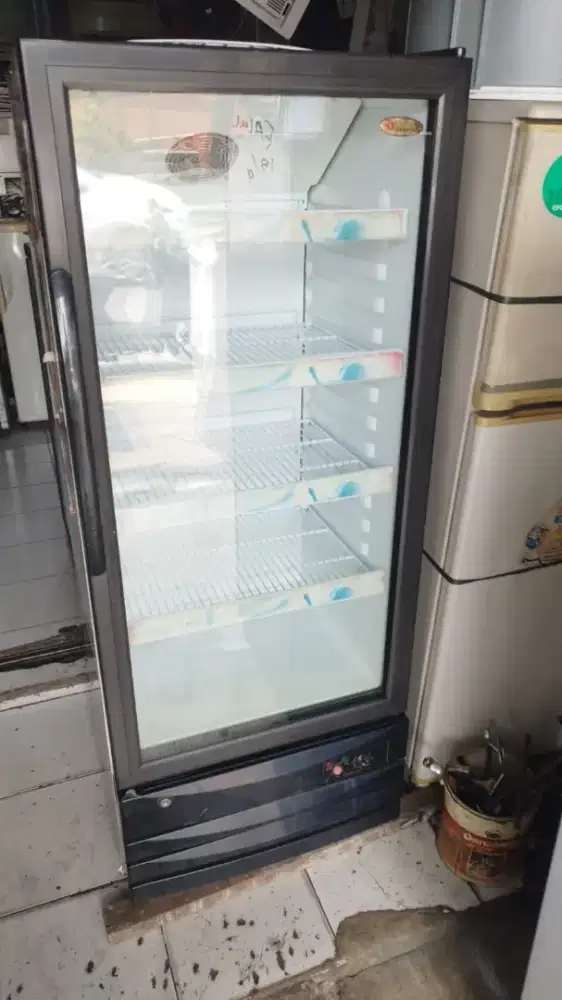 Dijual Showcase Daimitsu kondisi normal 4rak rak lengkap bisa cod