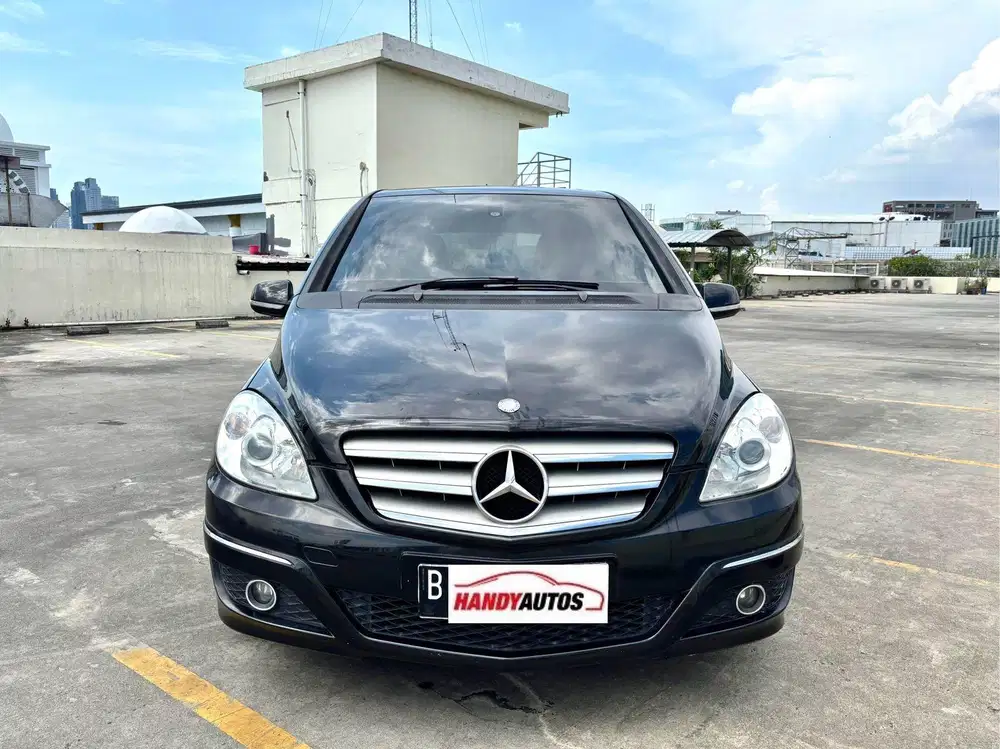Mercedez Benz B180 Panoramic Tahun 2010 Matic Hitam