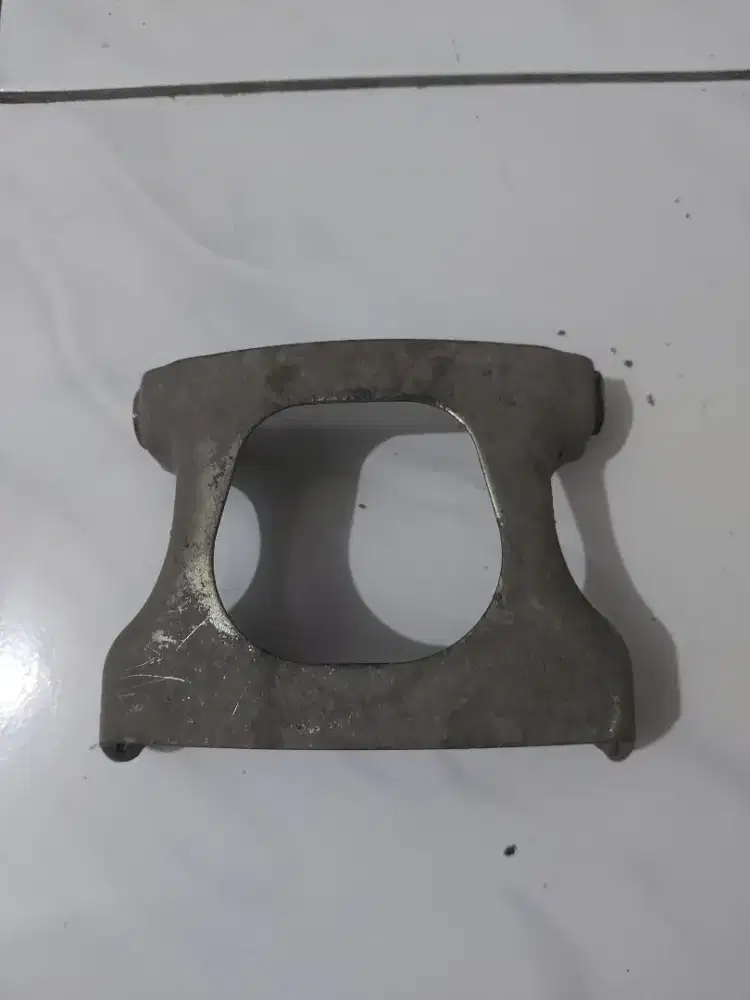 Breket dudukan plat besi spakbor depan CB150R OLD