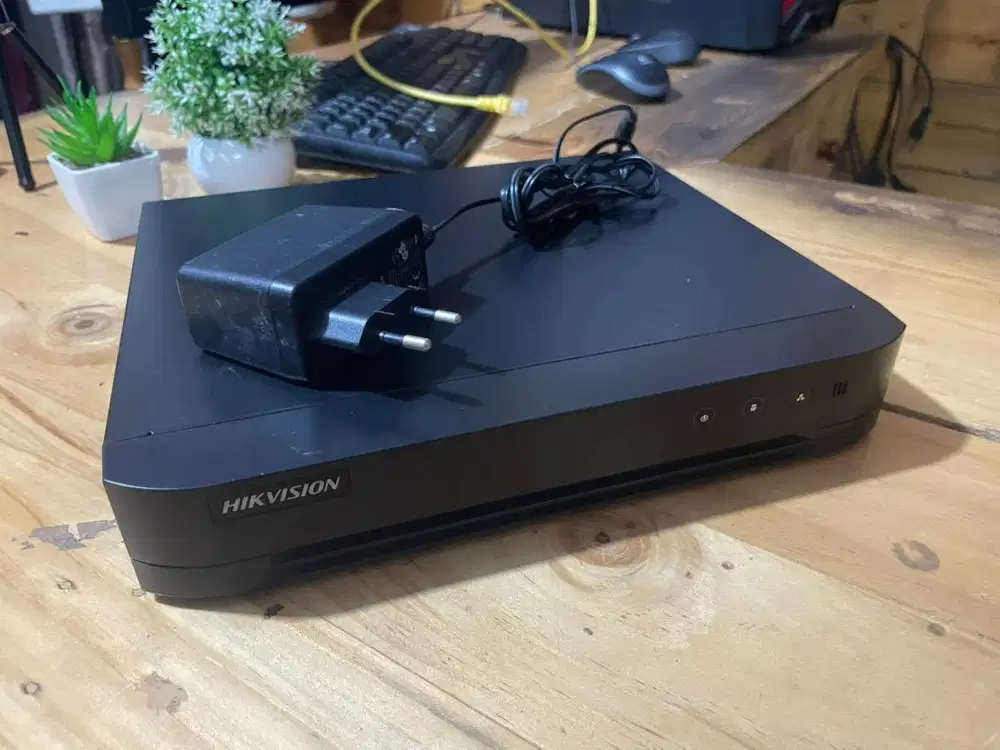 DVR CCTV HIKVISION 8 CHANNEL DS-7208HQHI-K1/E 4MP SECOND/BEKAS MURAH