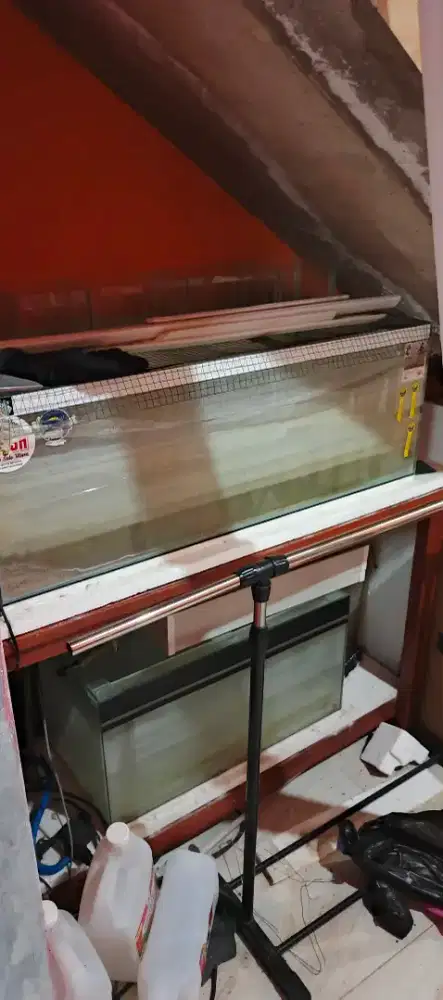 Dijual cepat aquarium & perlengkapan nya..