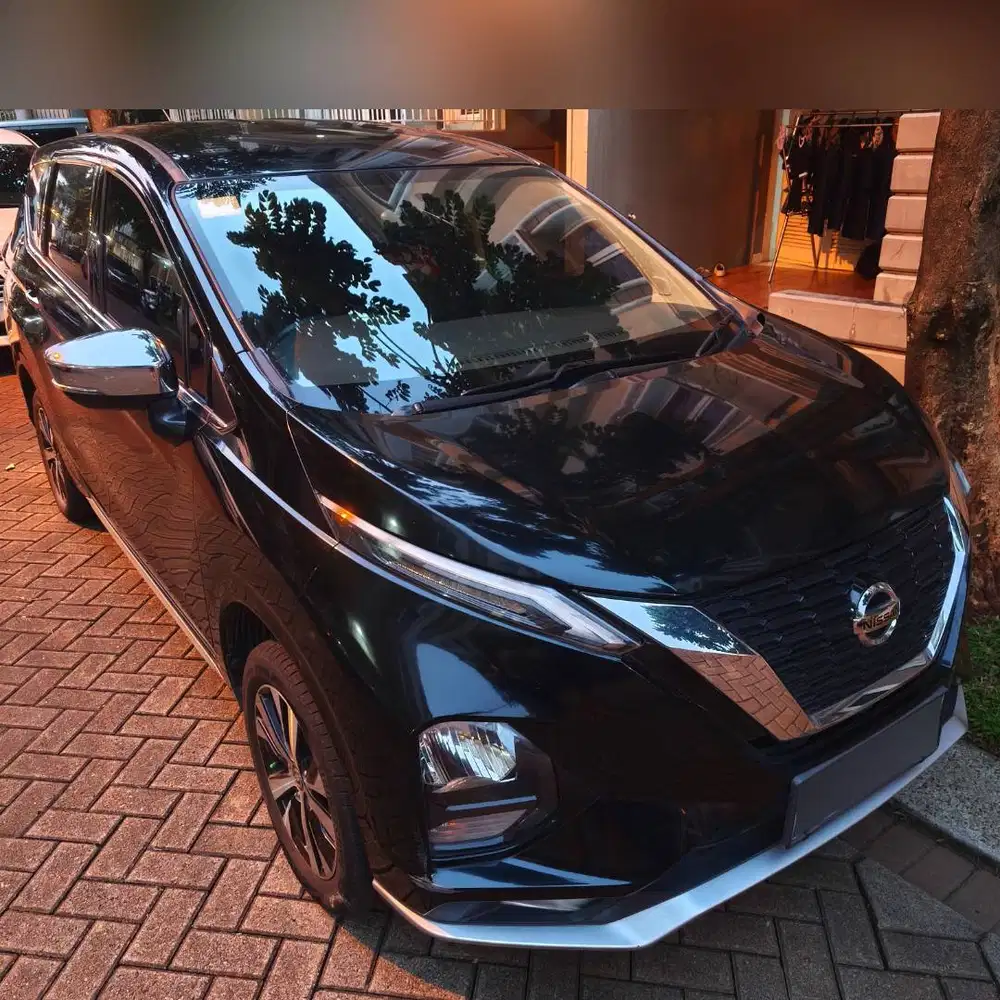 Nissan New Livina 2022 1.5 Tipe VL Automatic Hitam 7 Seater