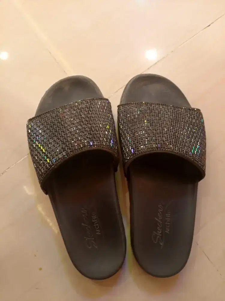 Sandal skecher size 38