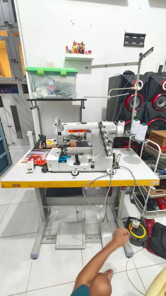 Mesin overdeck 3 jarum merk yamata