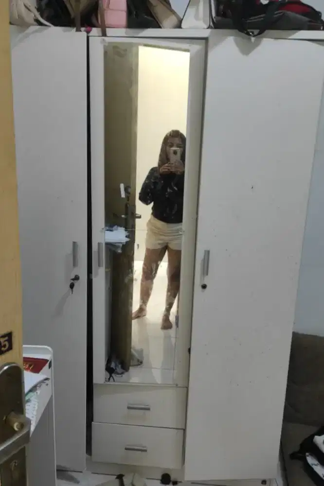 Jual cepat lemari + meja rias