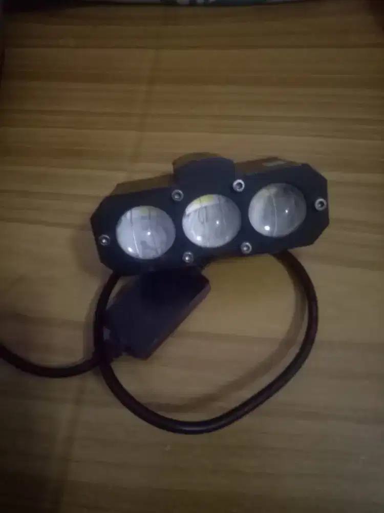 Jam tangan , headset bt 2 , ringled meja , lampu motor