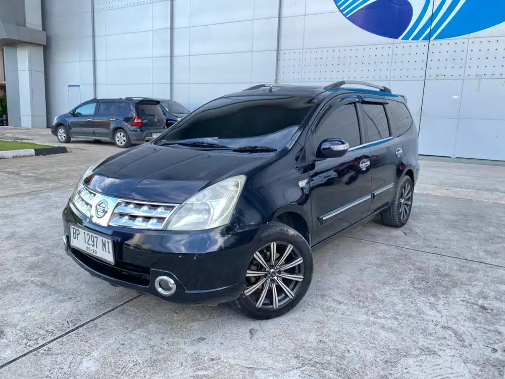 Nissan Grand Livina 1.8XV 2010 pemakaian pribadi (ex. Dosen)