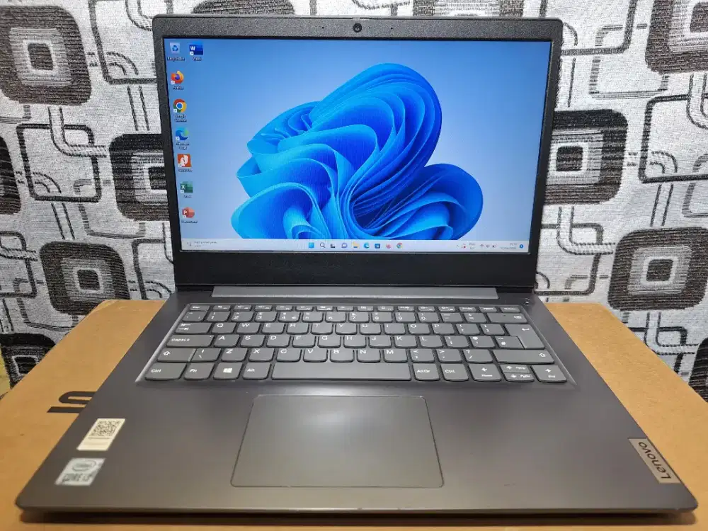 Laptop Lenovo V14 Core i3 gen 10 ram 8gb slim bazelless SSD mantap