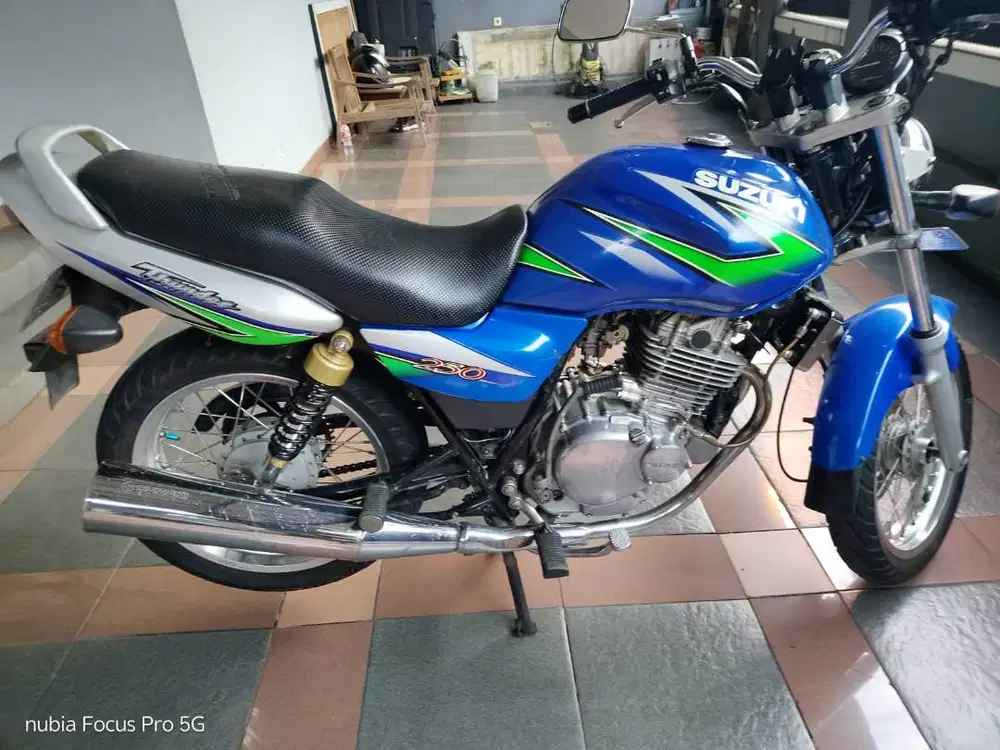 Suzuki Thunder 250 cc thn 2005