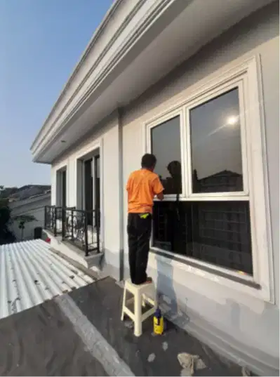 Buat papan nama reklame neonbox sticker kaca film kampus universitas