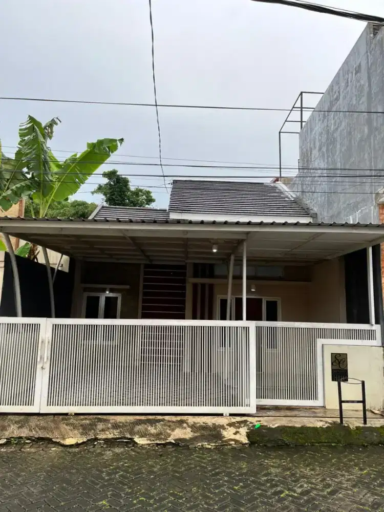 Rumah 2 lantai 4 Kamar Tidur di San Cefilla Tegal Besar Jember