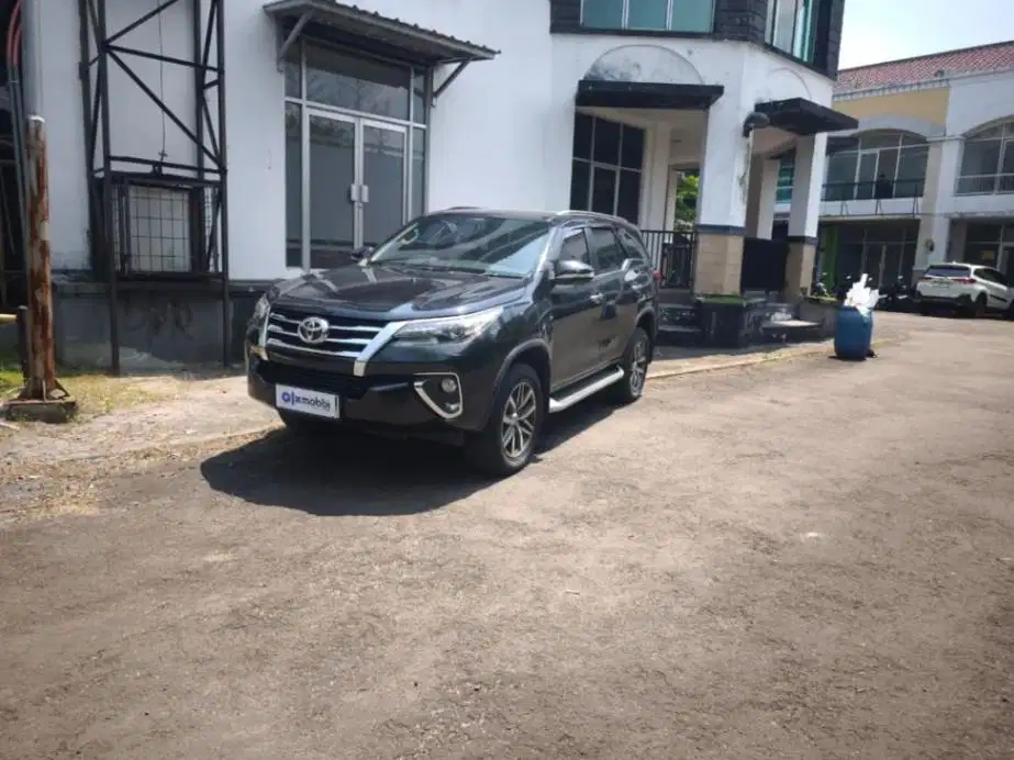 Hot Sale - Toyota Fortuner 2.4 4x2 VRZ Solar AT 2016 Hitam