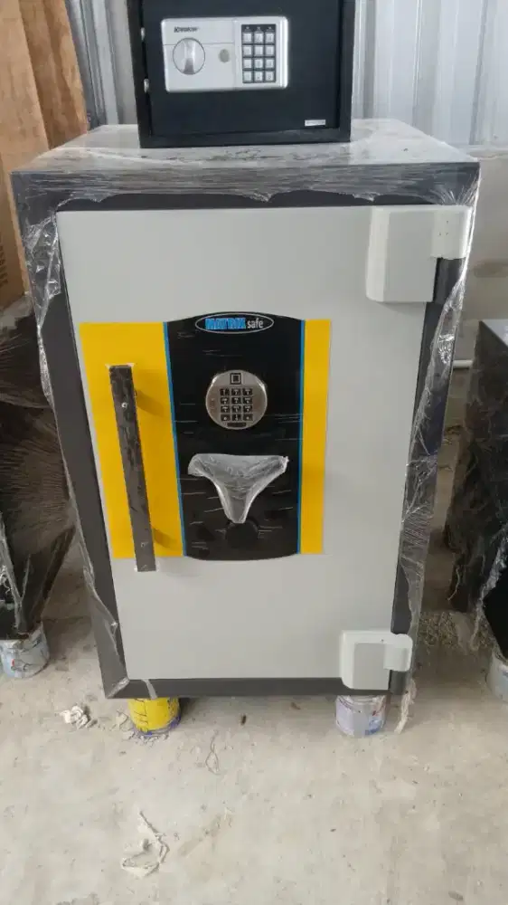 Brankas tahan api digital fingerprint berat 600kg tinggi 1 meter lebih