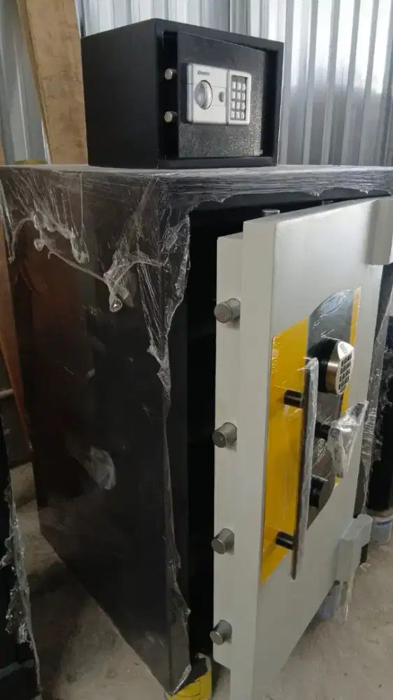 Brankas tahan api digital fingerprint berat 600kg tinggi 1 meter lebih