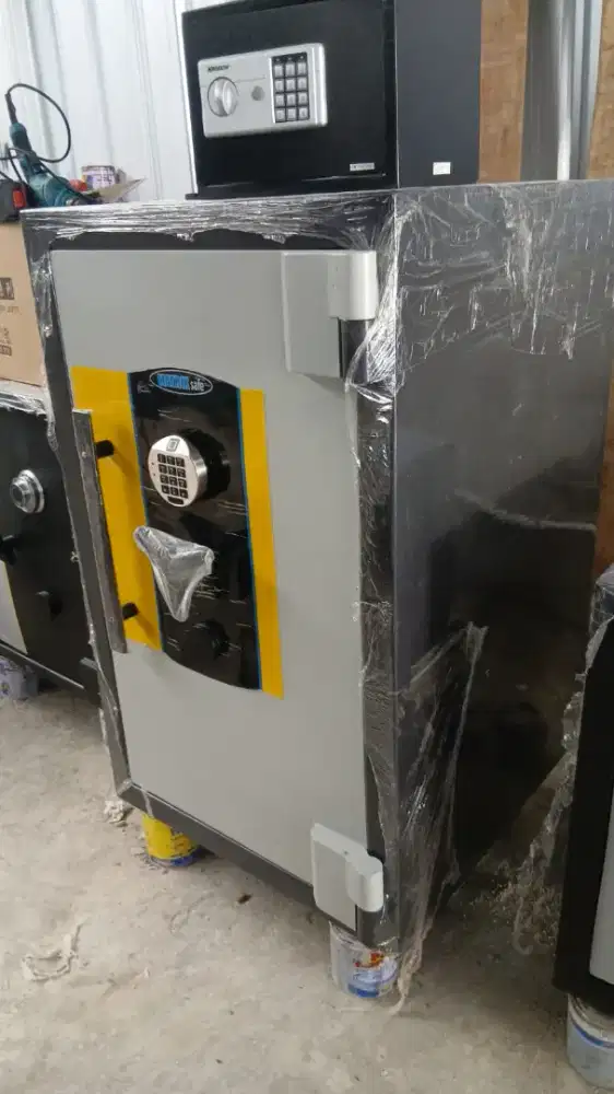 Brankas tahan api digital fingerprint berat 600kg tinggi 1 meter lebih