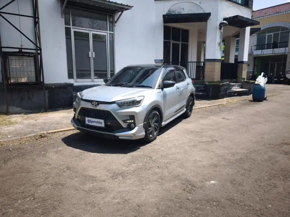 Like New - Toyota Raize 1.0 GR Sport Two Tone Bensin AT 2023 Silver