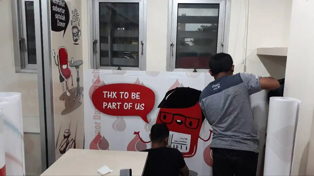 Printing cetak stiker tembok dinding sticker produk logo custom solo