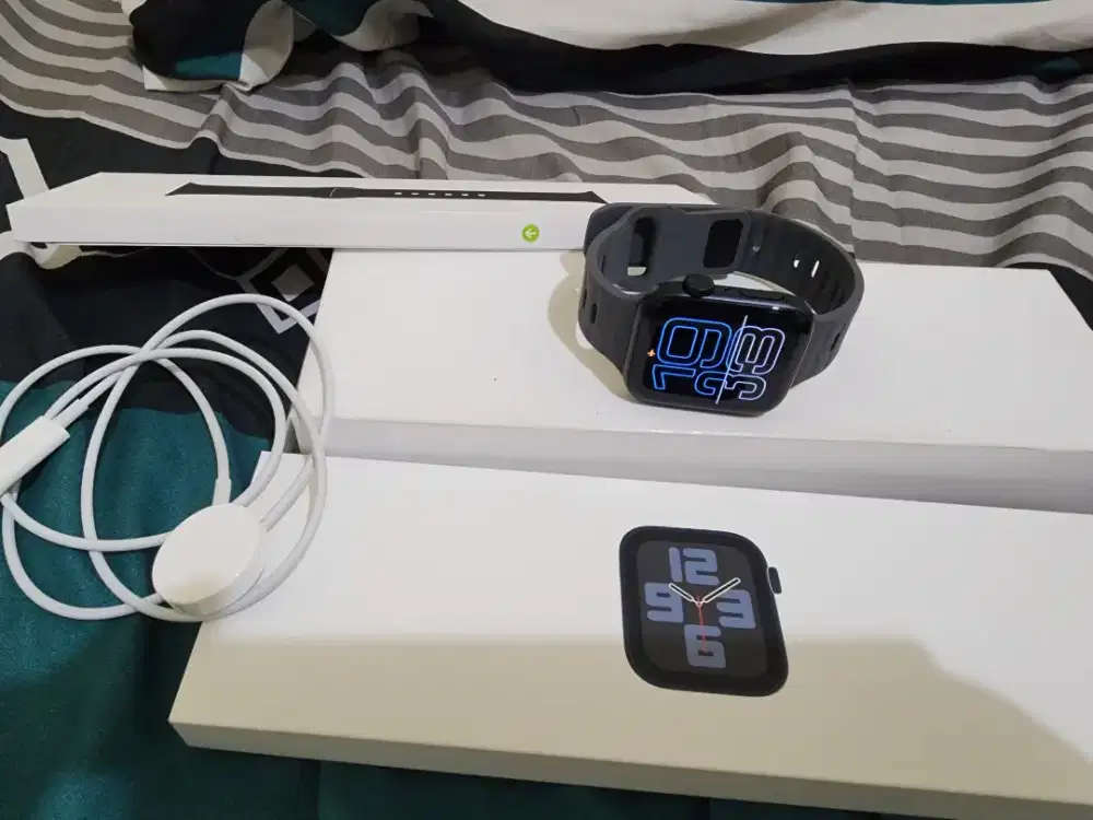 Apple watch SE 2 super like new