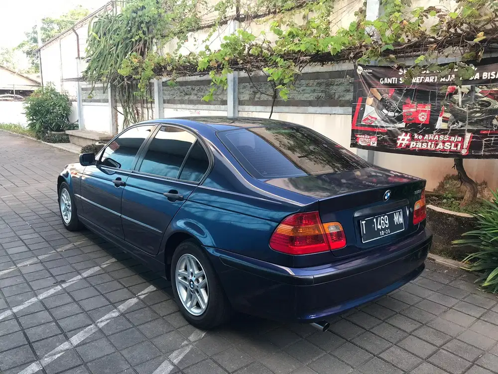 BMW 318i 2002 Bensin