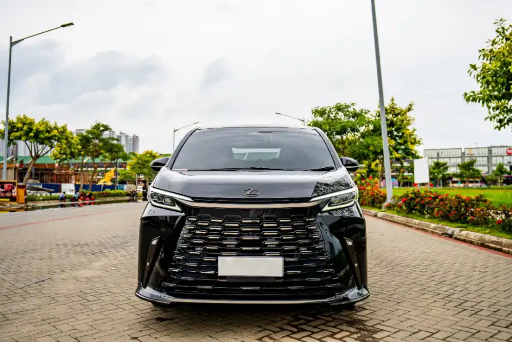Lexus LM350H 7 Seater 2024