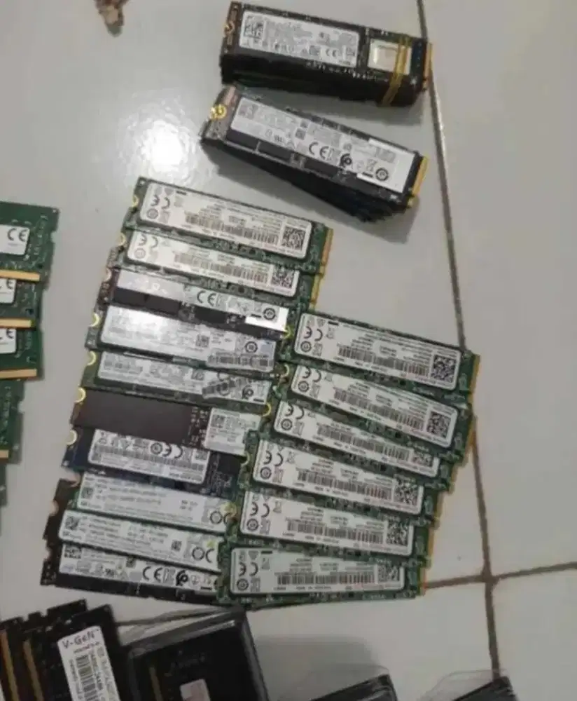 Menerima jual beli komputer/laptop bekas satuan dan juga borongan
