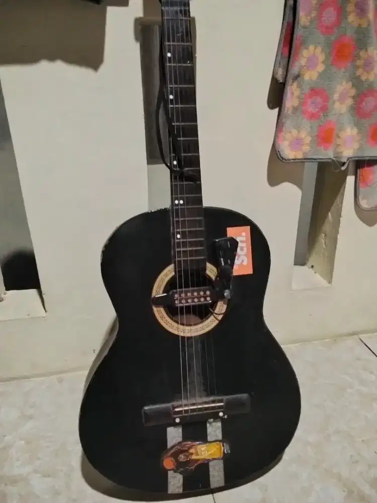 Gitar yamaha akustik