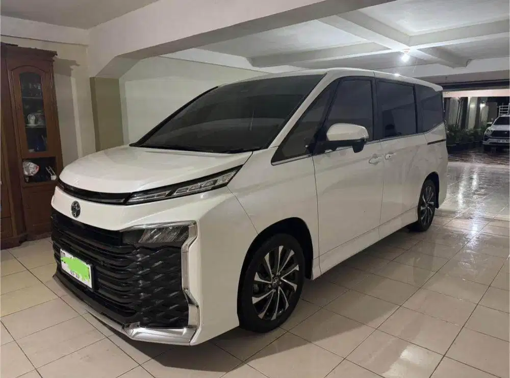 Di Jual Toyota Voxy White Pearl