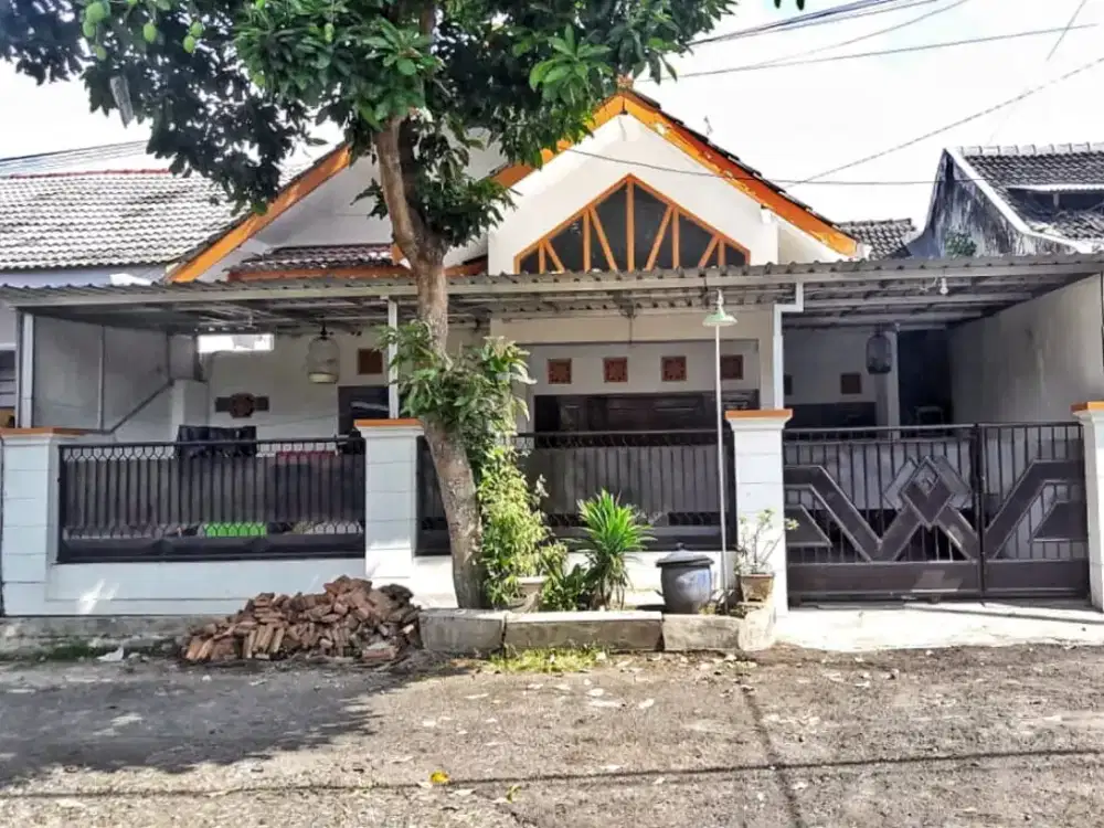 Rumah 2 lantai dekat UIJ dan RS Bina Sehat Jember