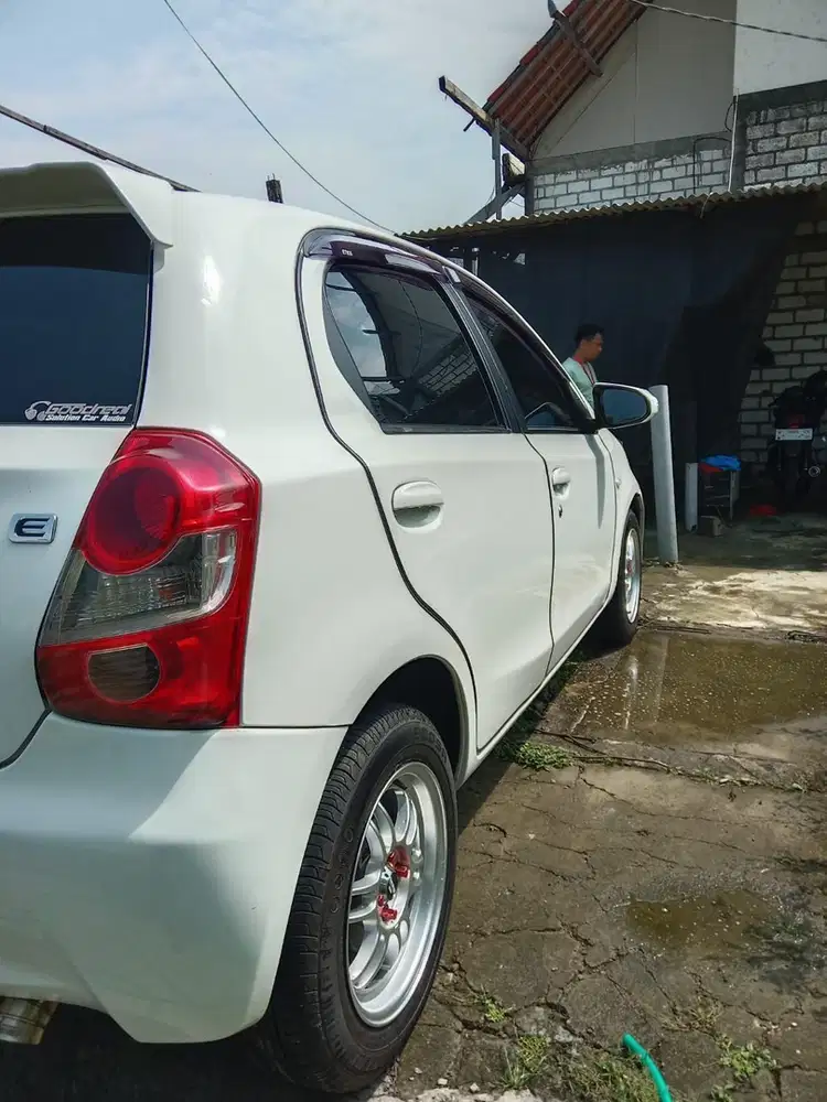 Toyota Etios Valco 2013 Bensin