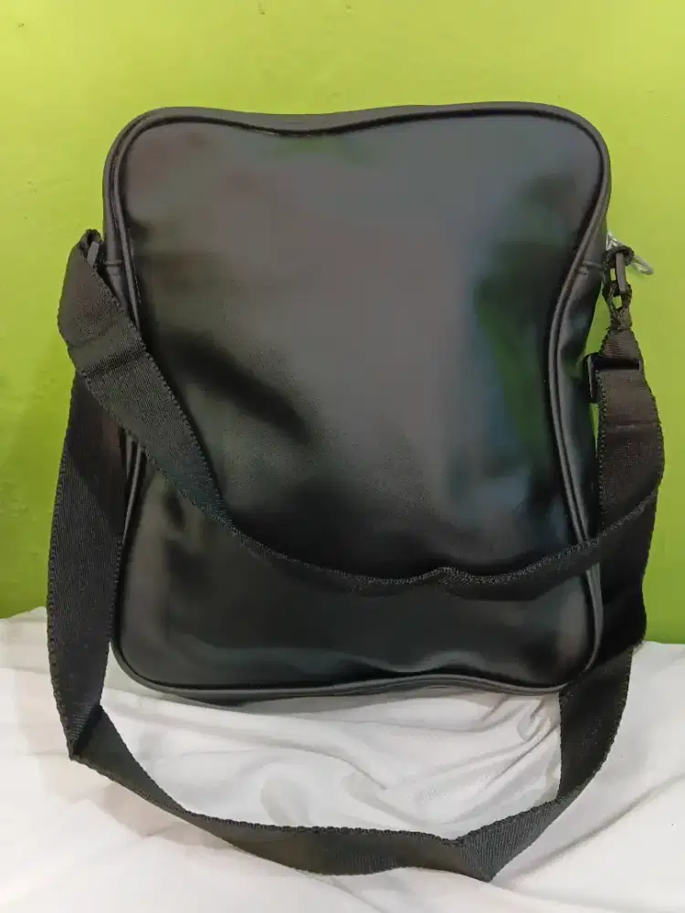 Tas slempang cowok kulit sintetis