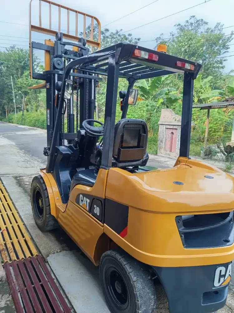 Forklift 3 Ton Caterpillar Three Lift