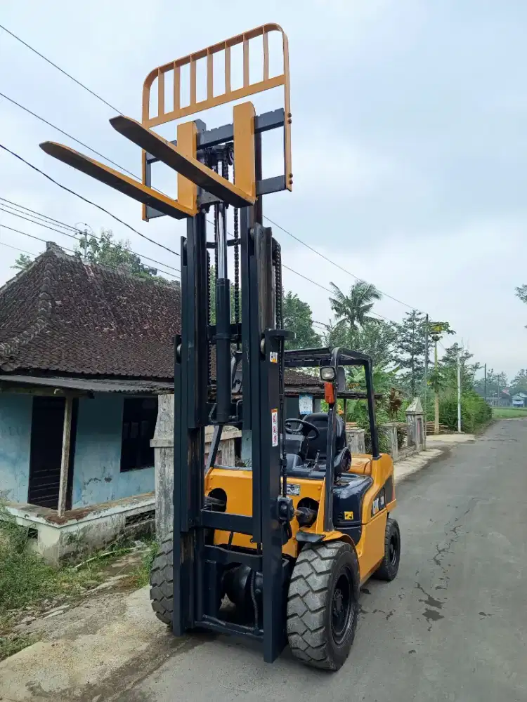 Forklift 3 Ton 2020 siap kerja Caterpillar