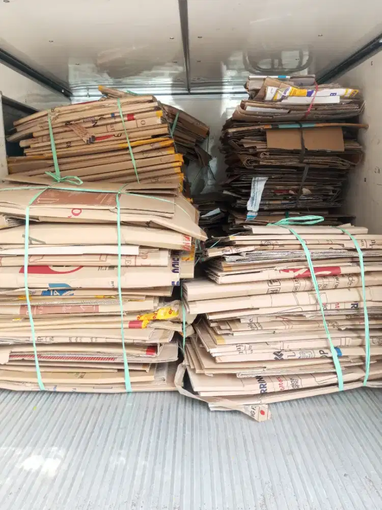 Dus dan kertas bekas