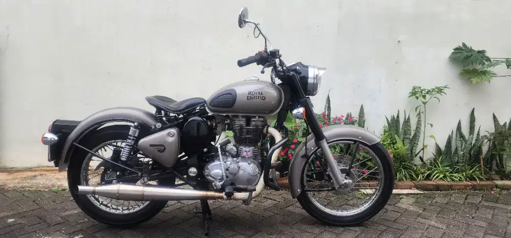 ROYAL ENFIELD CLASSIC 2018 BANDUNG KM 10RB PAJAK PANJANG 2031