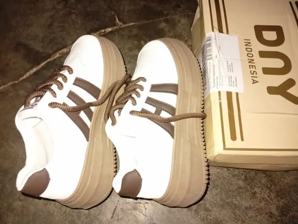 Dijual sepatu Dny