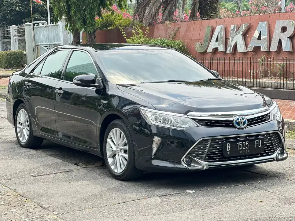 Toyota Camry 2.5 AT Hybrid
